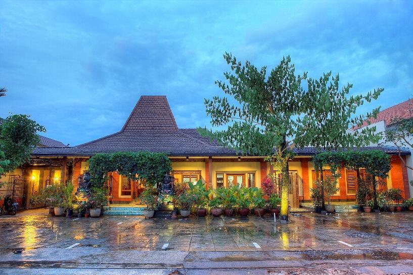 Maharani Guest House Yogyakarta Exterior photo