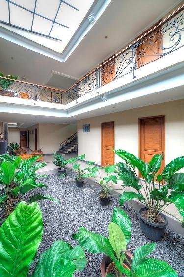 Maharani Guest House Yogyakarta Exterior photo