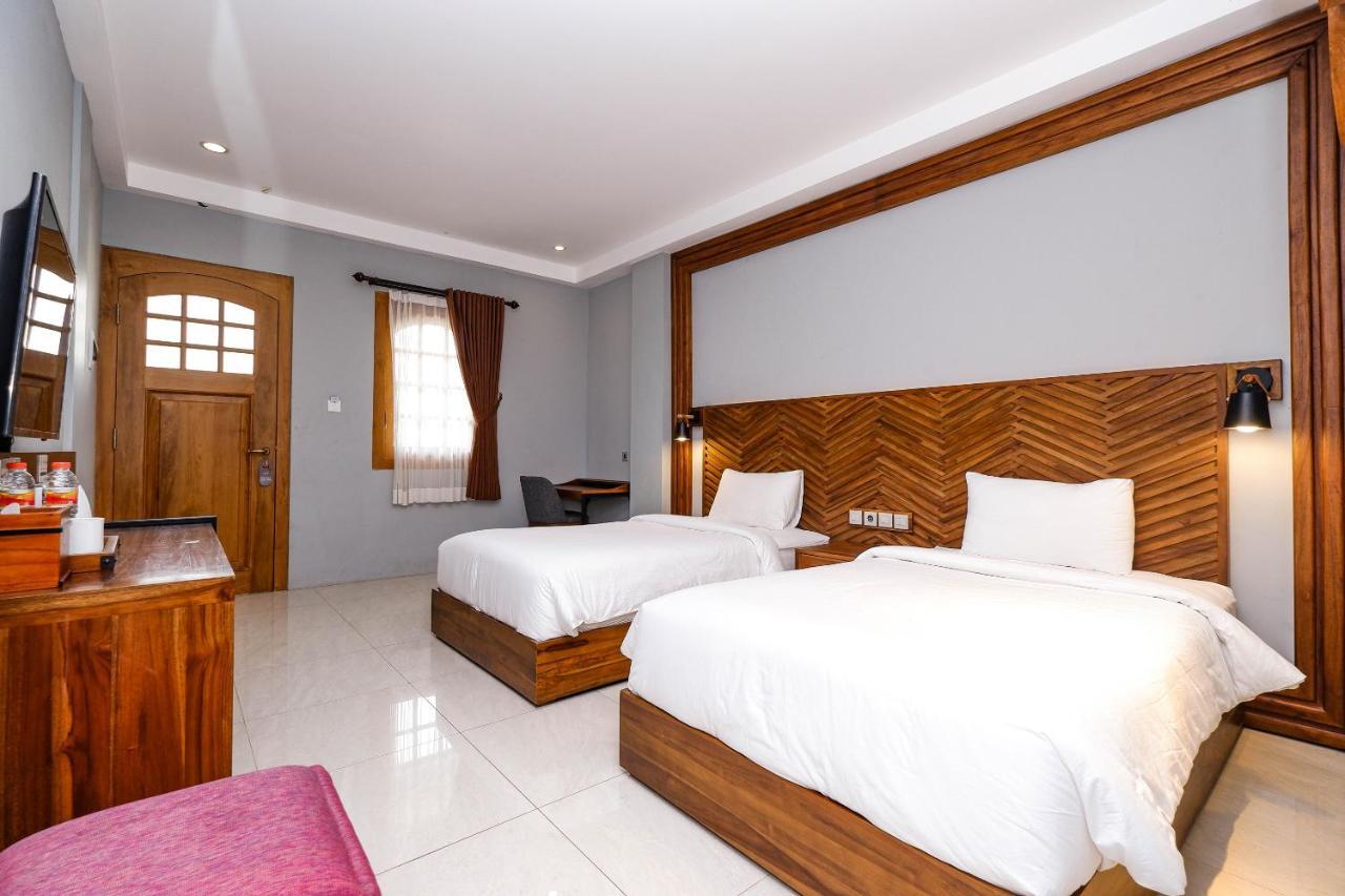 Maharani Guest House Yogyakarta Exterior photo